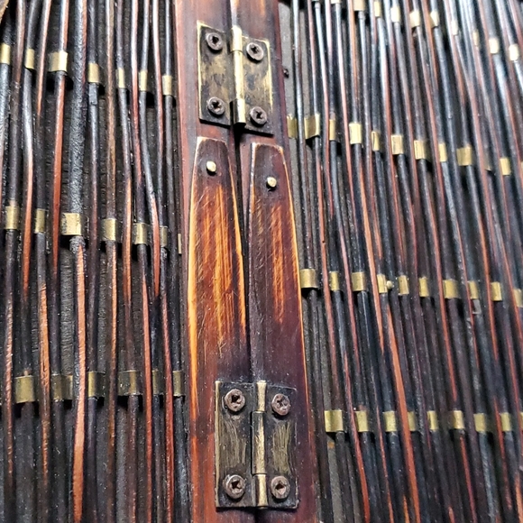 Wooden Oriental chest - Picture 13 of 14